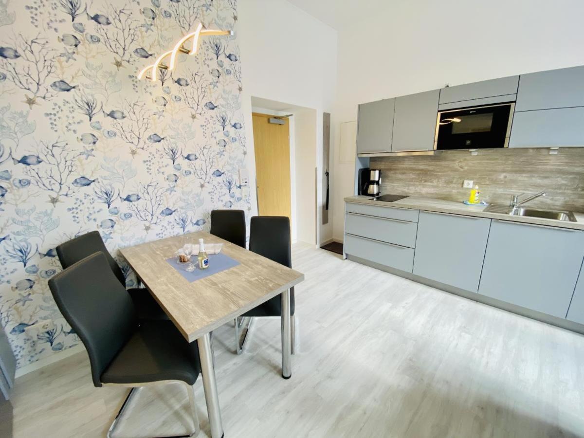 Ferienwohnung Berringer, Scholle, direkt an der Promenade Rostock Exterior foto